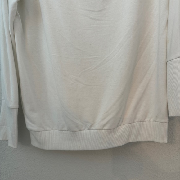 Lulu’s White Off the Shoulder Top- M - Picture 5 of 8